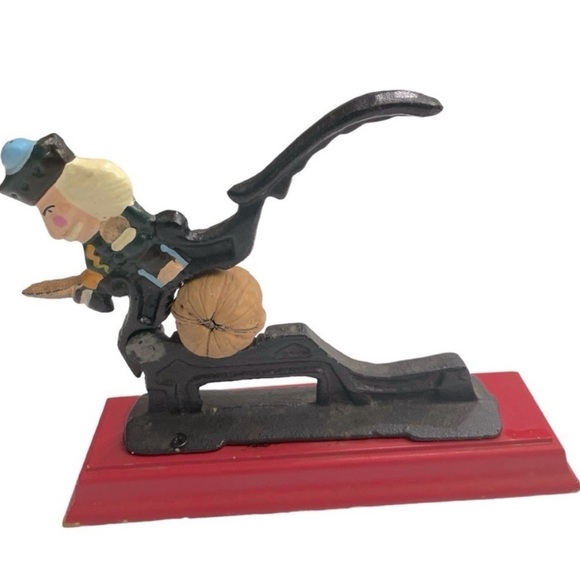 Vintage Cast Iron Paul Revere Soldier Nut Cracker on Red Wood Base Collectible - Picture 2 of 9